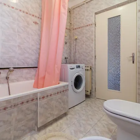 Apartment Lory With A Sea View Near The Pula