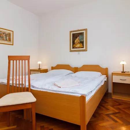 Διαμέρισμα Lory With A Sea View Near The Πούλα